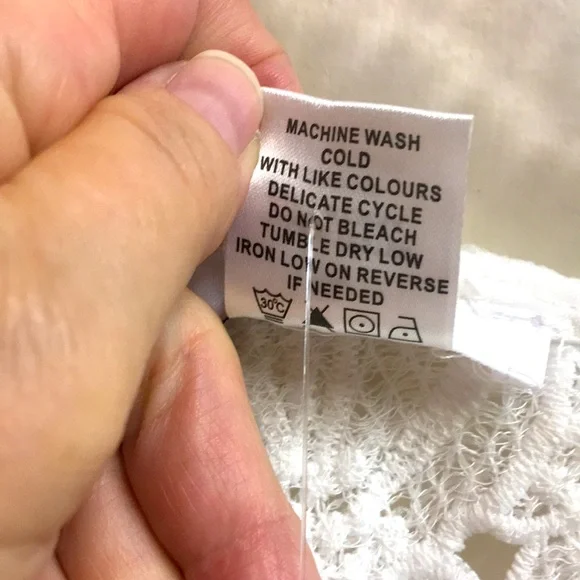 ‘NWT’ FLORAL CUT-OUT WHITE TOP - Picture 5 of 8